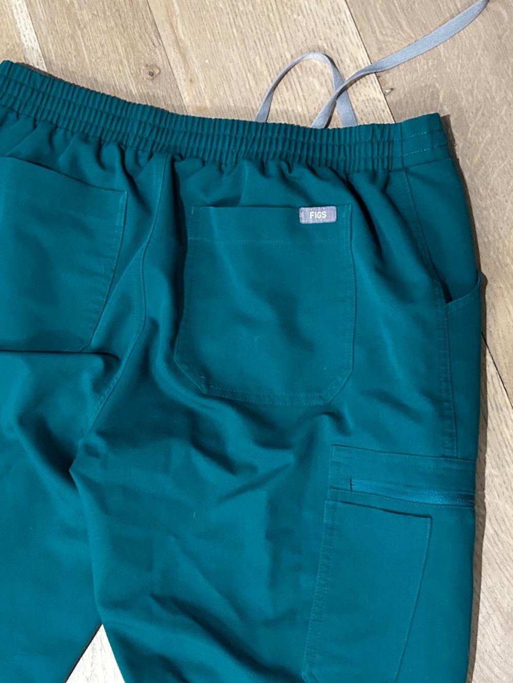 SET Figs Hunter EMERALD Green Scrubs Top M Bottoms MT - Picture 12 of 13